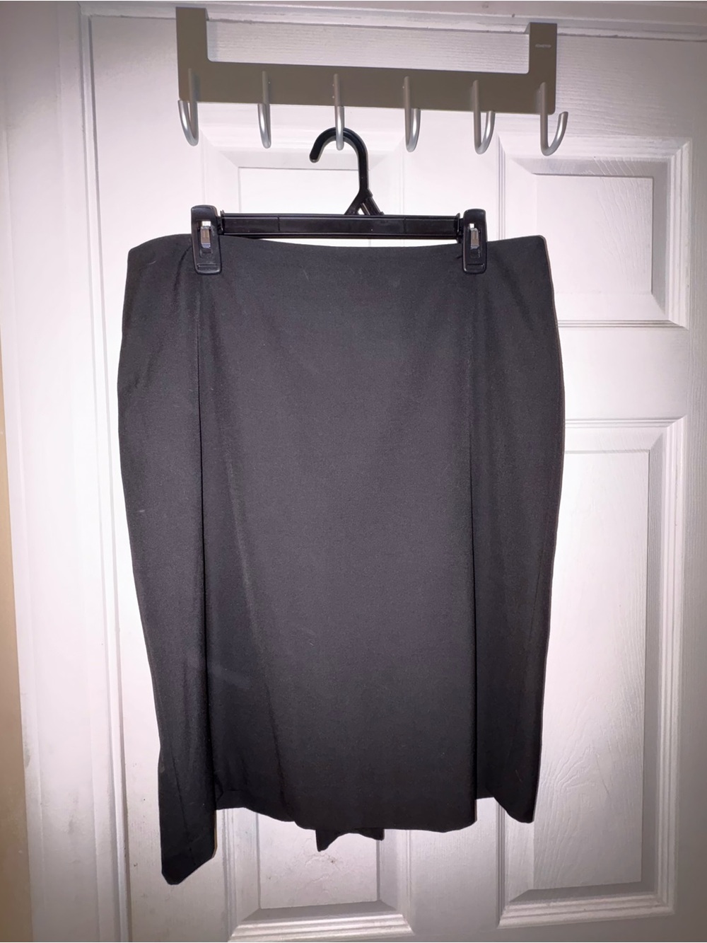Ann Taylor Black Pencil Skirt — Classic Tailored Design
